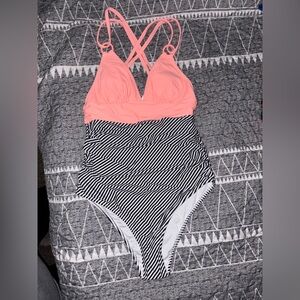 Cupshe swimsuit, size Small 8/10, New